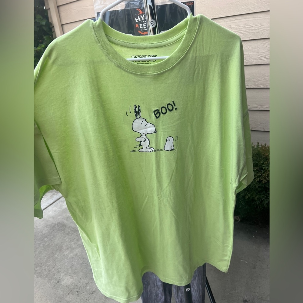 Womens Snoopy Halloween shirt (multiple sizes)